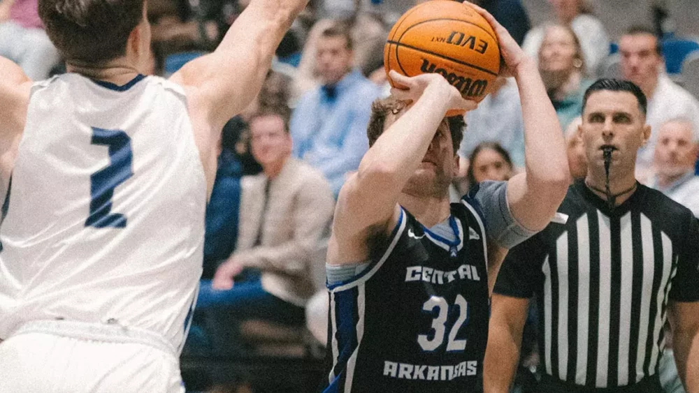 UCA Bears guard Layne Taylor puts up a shot against North Florida