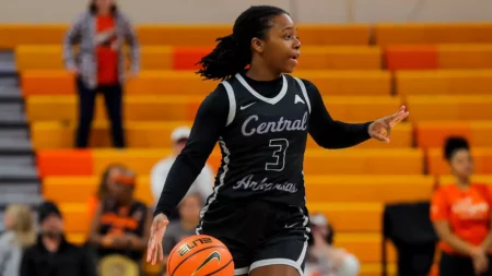 Randrea Wright brings ball upcourt against the Austin Peay Governors